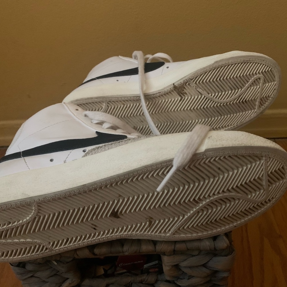 Nike men's mid blazer high top sneakers - Picture 3 of 5